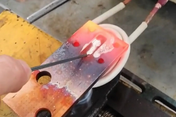 高頻感應釬焊機過流指示燈報警怎么辦?