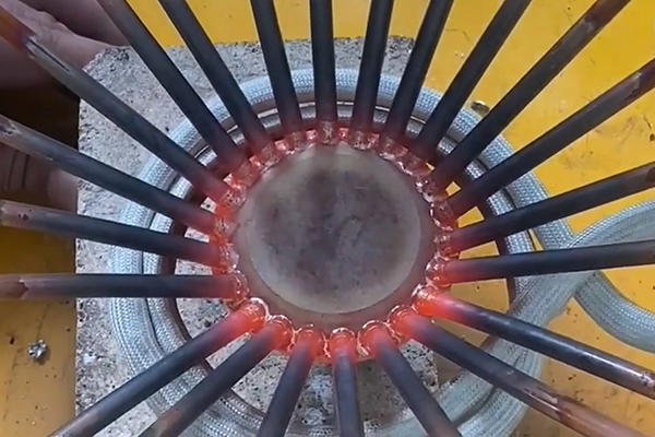 高頻焊接機(jī),高頻釬焊機(jī),分液器接頭銅管焊接