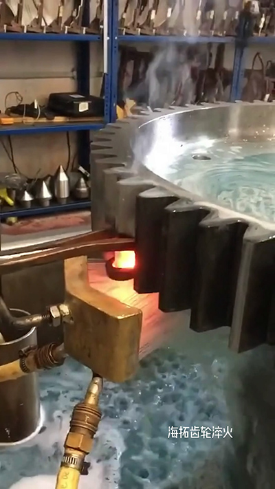 高頻淬火機(jī)對齒輪單齒自動化淬火