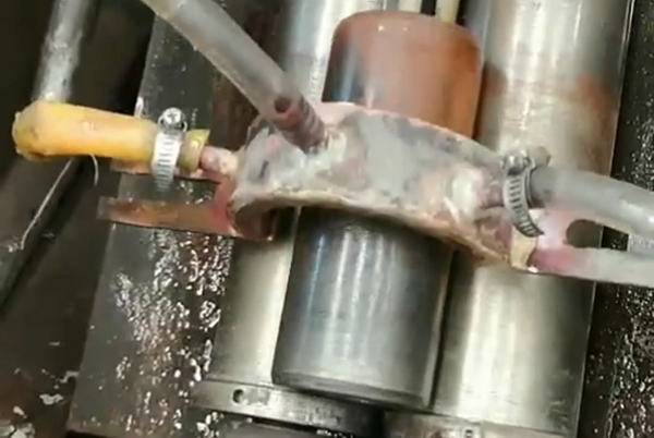 高頻淬火機(jī)對(duì)內(nèi)壁表面淬火內(nèi)孔淬火