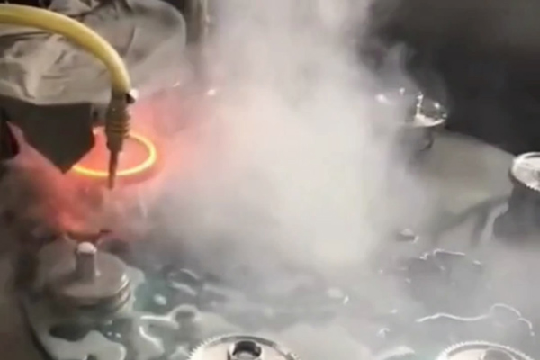 高頻淬火設備,自動化齒輪鏈輪零件表面淬火機
