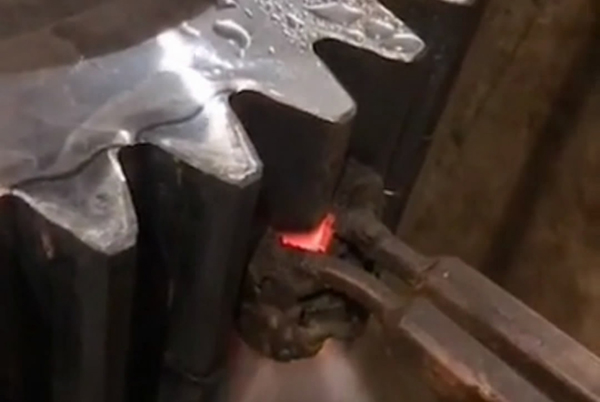 大齒輪單齒淬火用高頻感應(yīng)淬火設(shè)備