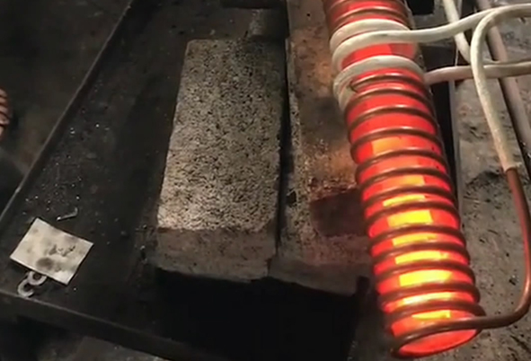 自動(dòng)送料鍛造加熱爐中頻熱透爐