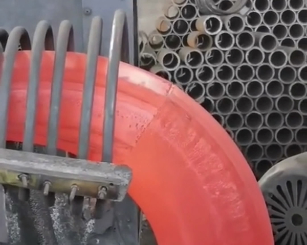 大型中頻感應(yīng)加熱設(shè)備對(duì)鋼管加熱退火熱彎