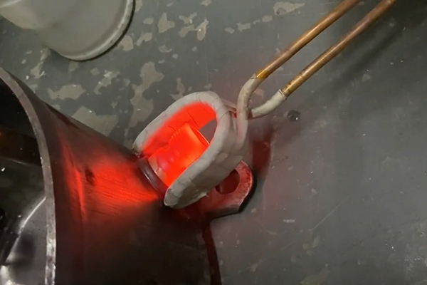 手持式高頻焊機,高頻加熱機它不單可以焊接銅管,還可以做熱處理