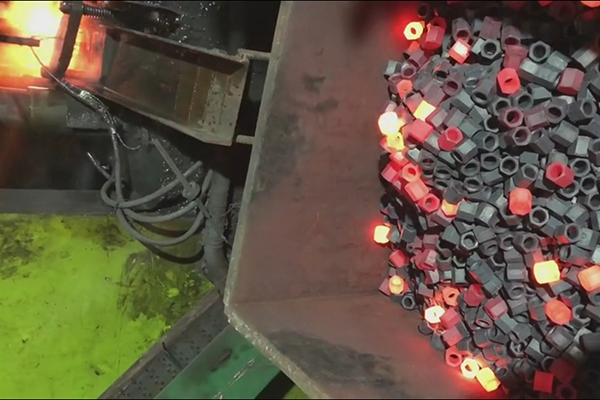 �ڳ����l�Б�(y��ng)�ӟ��O(sh��)����������a(ch��n)30��ĸ