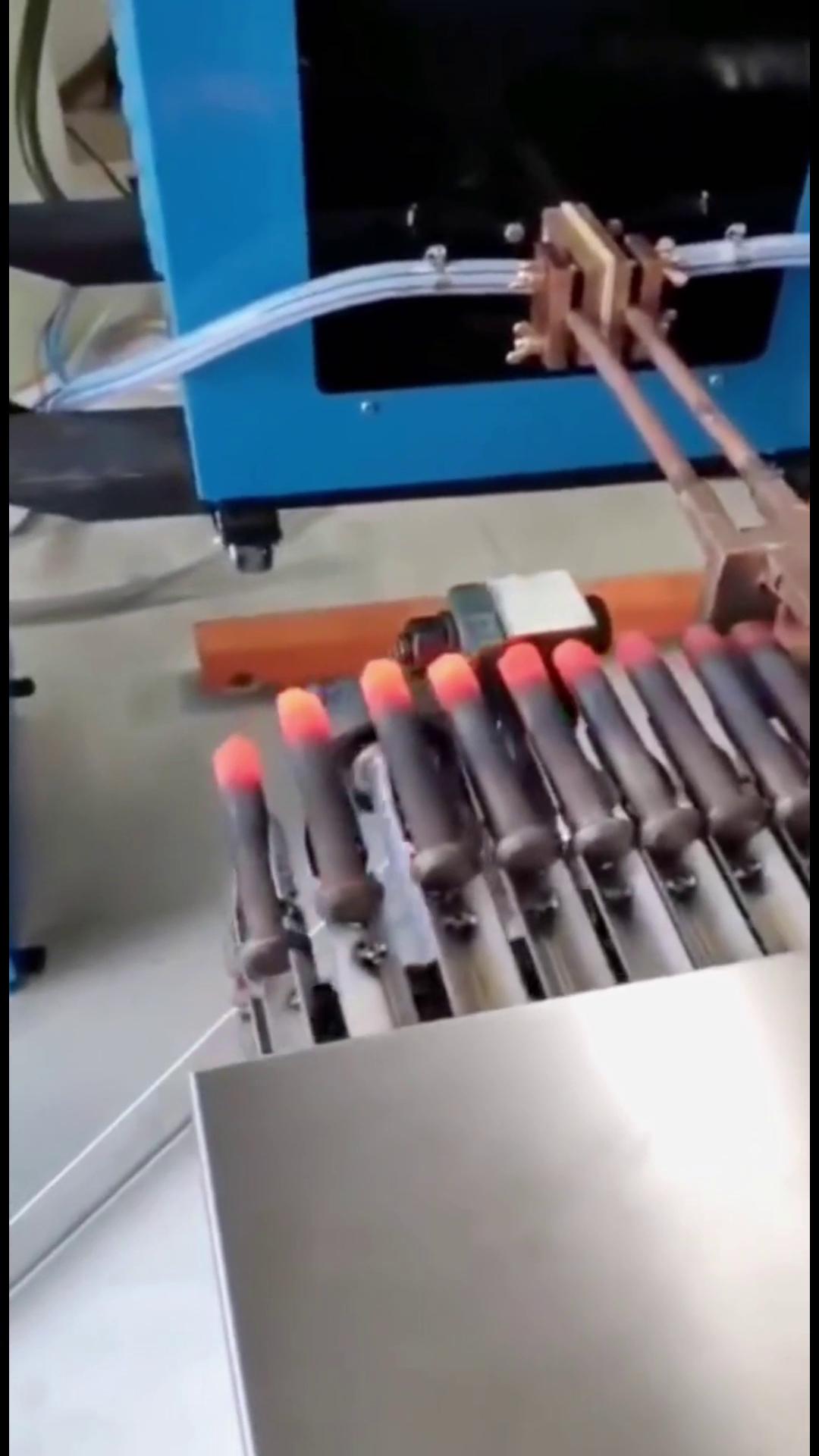 鉚釘尾部熱處理硬化,高頻加熱器配合自動化效率更高