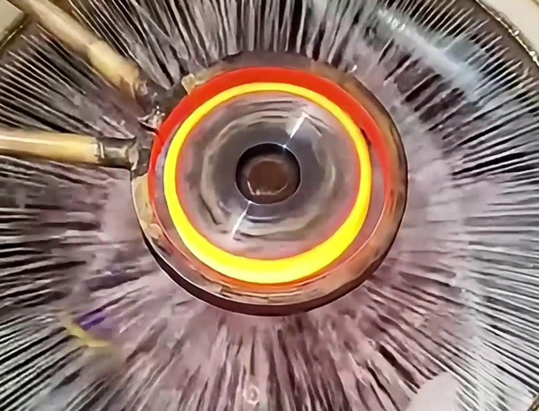 高頻機對齒輪淬火保證齒輪表面的高性能，又能保持齒輪整體性能的穩定性