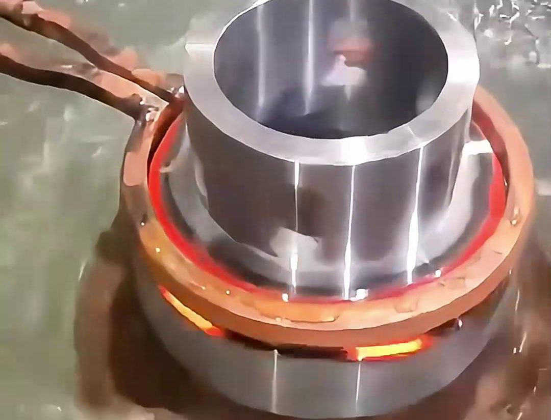 齒輪淬火是一種熱處理工藝，超音頻淬火設備是執行這種工藝的一種常見設備