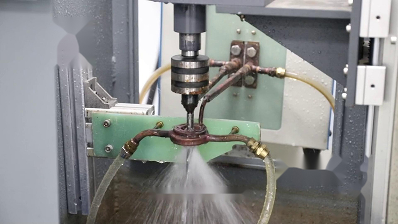 半自動淬火熱處理高頻淬火機床在汽車、機械制造、工具制造等行業有著廣泛的應用