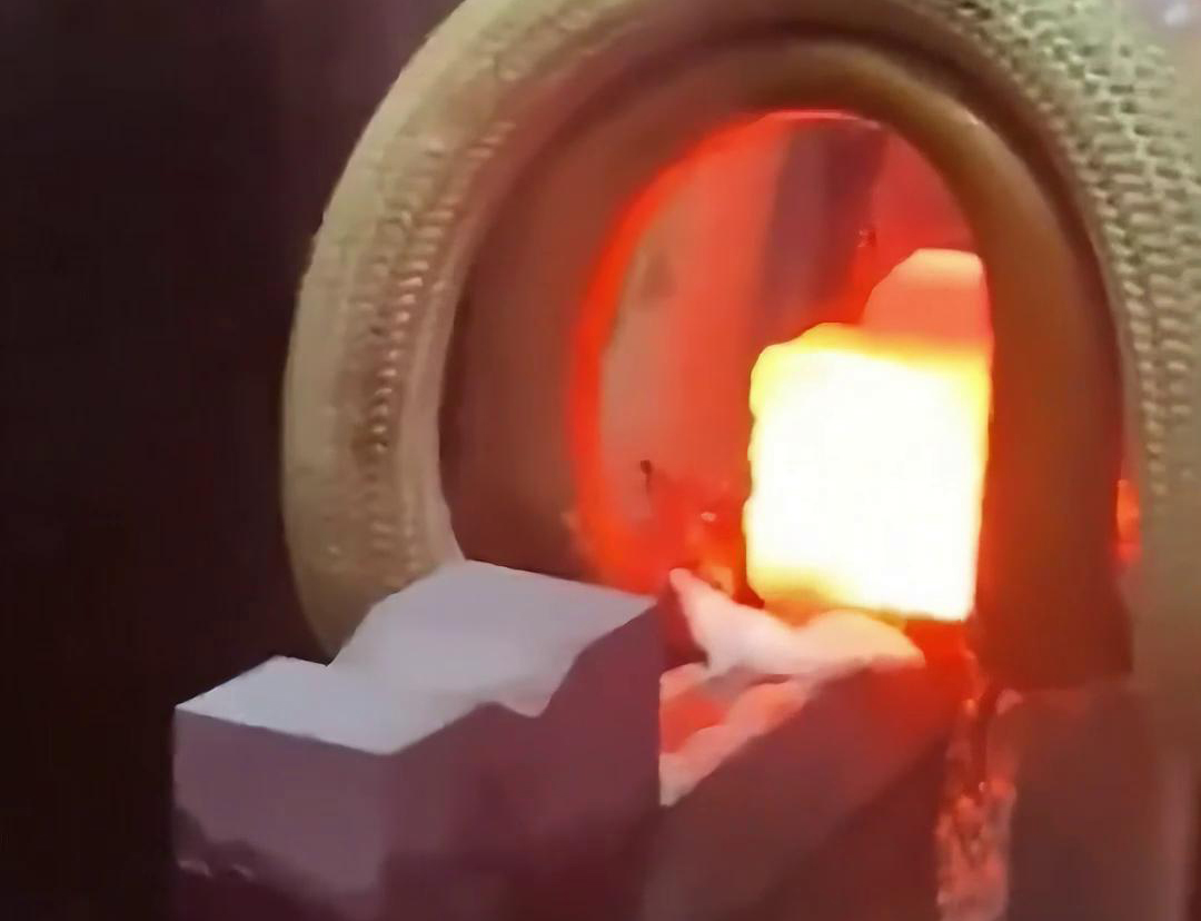 高頻焊機(jī)在焊接水鉆頭上的合金時(shí)，展現(xiàn)出了其獨(dú)特的優(yōu)勢(shì)