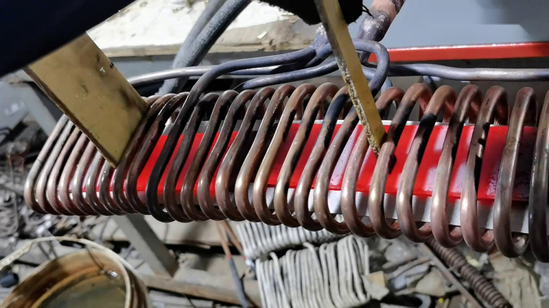 中頻鋼板加熱技術是一種高效、環保、精確的金屬加工方法