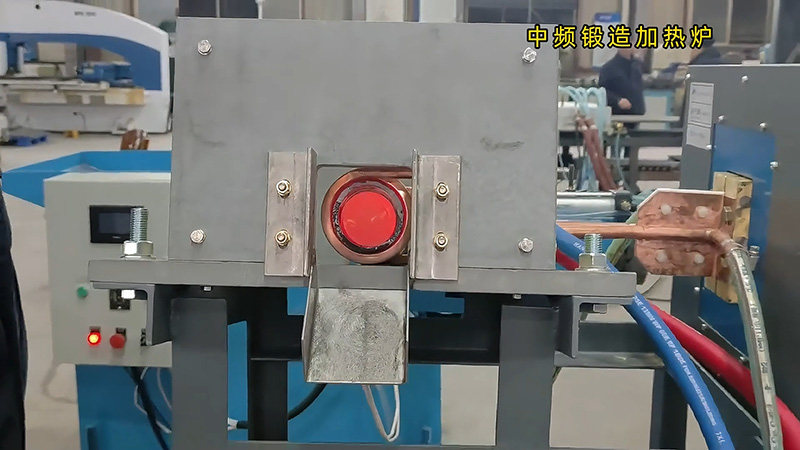 中頻鍛造加熱爐配置自動化控制系統和送料機，確實是一種高效、精準的熱處理設備。