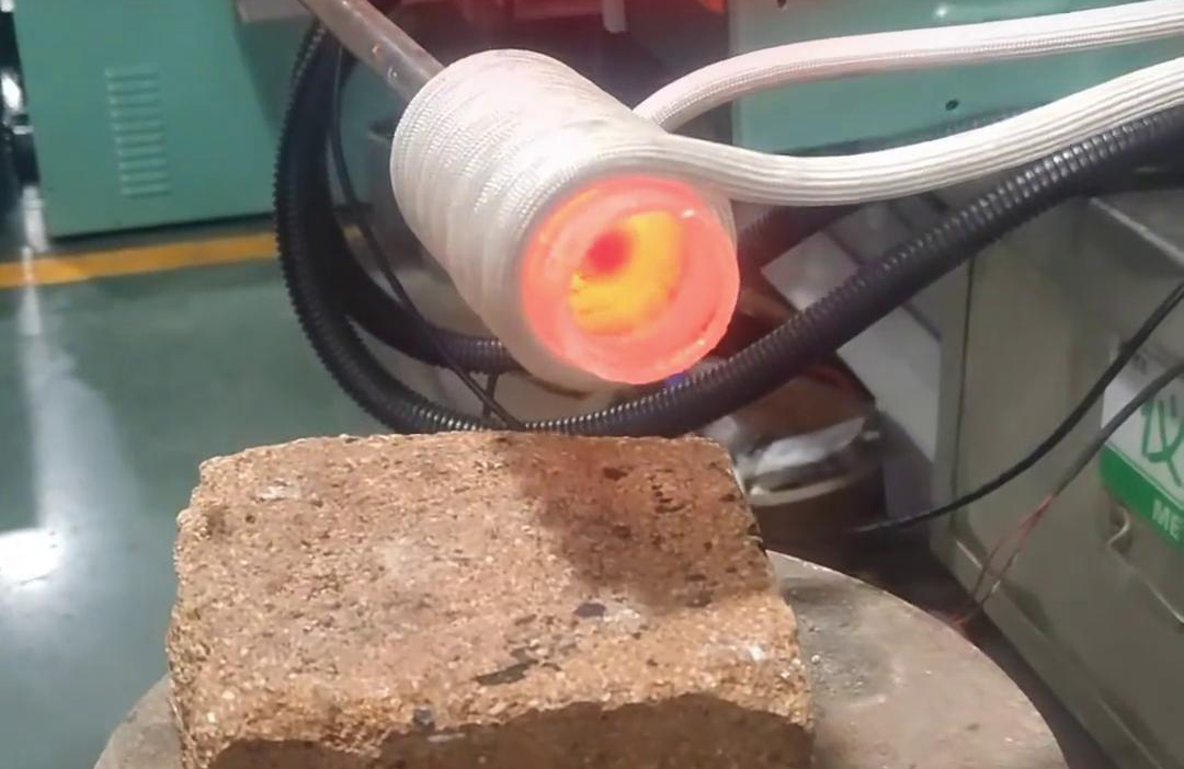 高頻加熱機(jī)在實(shí)心棒料淬火、回火、退火和正火等多種熱處理工藝應(yīng)用