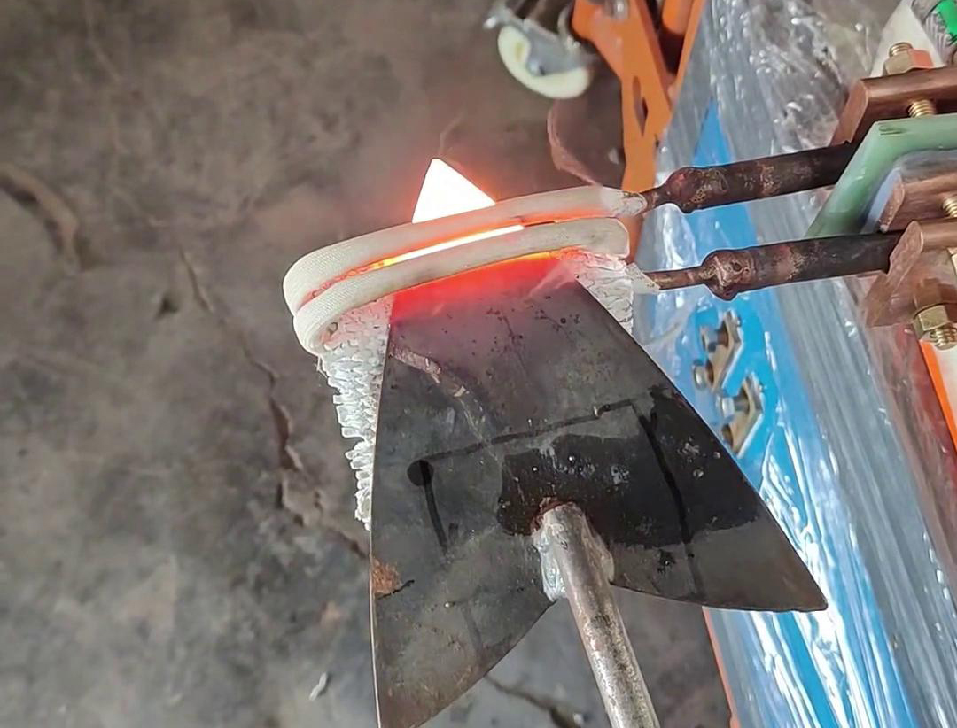 對于3mm厚的鋼鐵板加熱，選擇超高頻加熱機還是高頻加熱機，