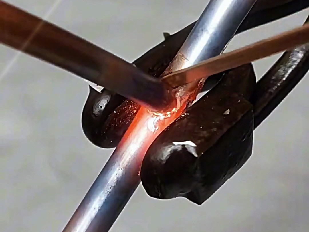 海拓手持高頻焊機：圓管方管三通焊接的全能解決方案