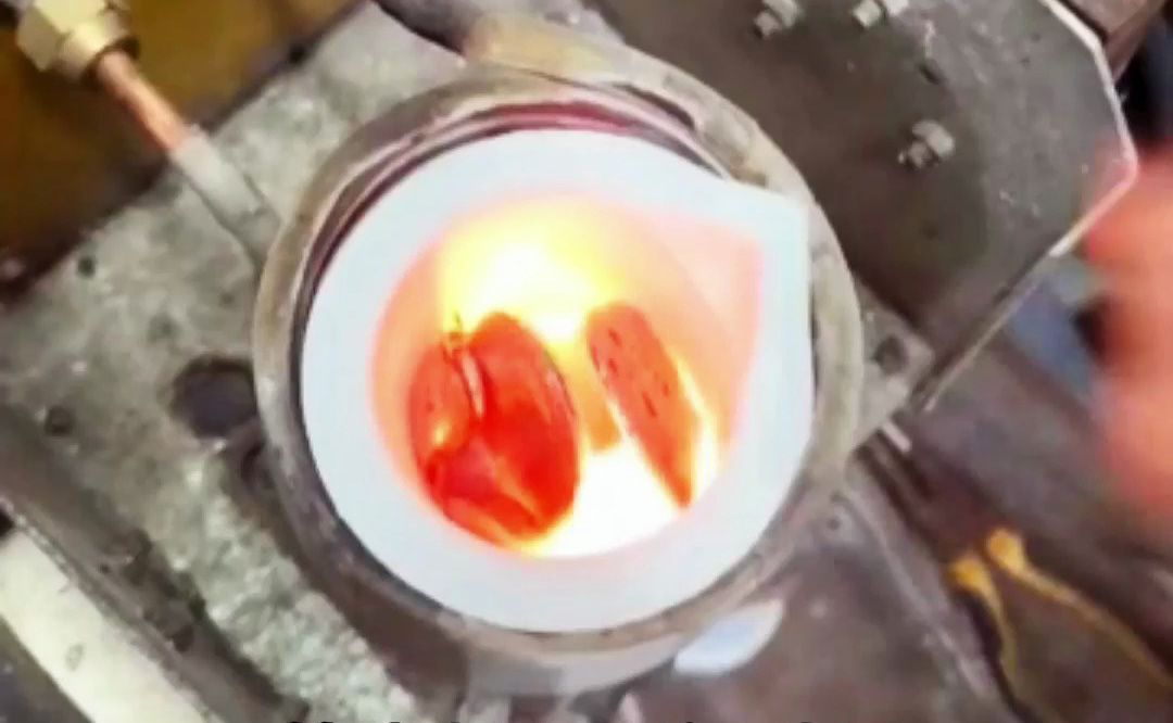 貴金屬熔煉新選擇：海拓中頻熔金機(jī)的實(shí)用之道