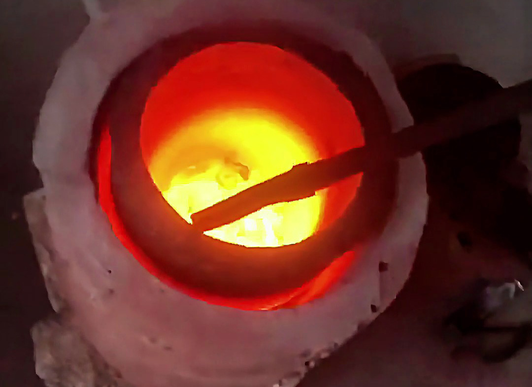 小批量熔煉神器！海拓簡(jiǎn)易式中頻熔煉爐省心適配全場(chǎng)景