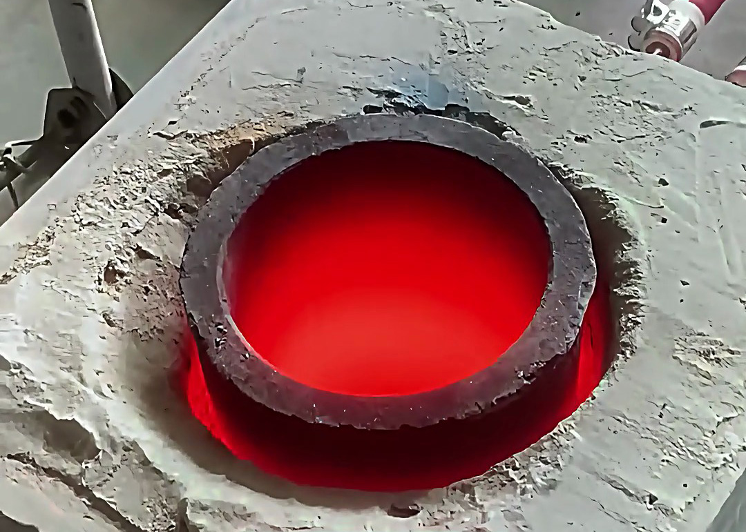 落地式30公斤中頻熔煉爐：換堝便捷，取舍看需求