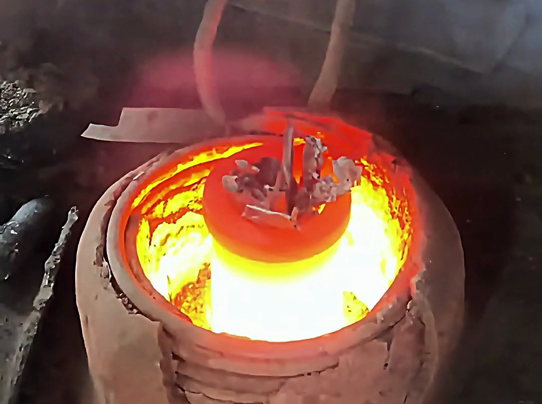 高鎳不銹鋼熔煉試樣實(shí)測(cè)！海拓小型高頻熔煉爐輕松攻克1700℃高溫需求
