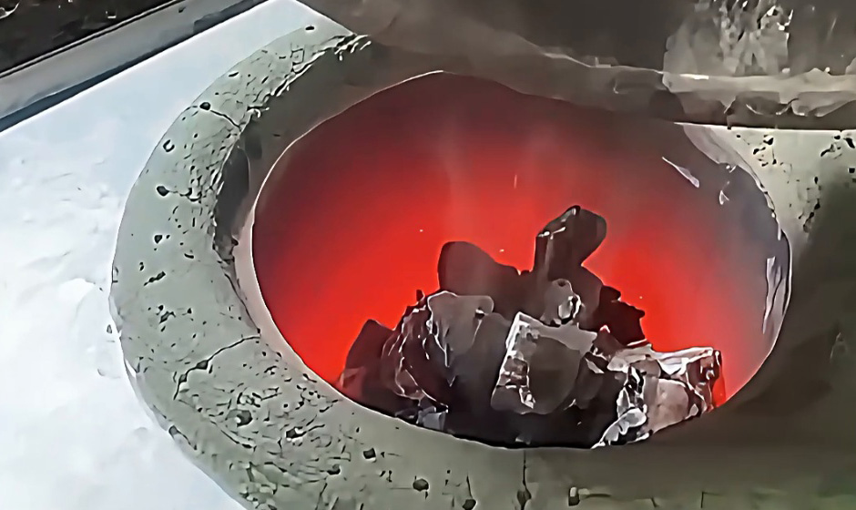 礦石冶煉高效利器！海拓中頻熔煉爐精準(zhǔn)適配全品類礦石熔煉