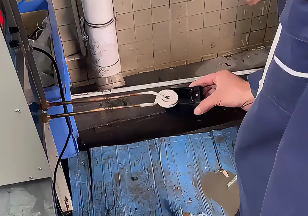 高頻加熱機秒取塑料內金屬螺絲！廢料回收分離神器