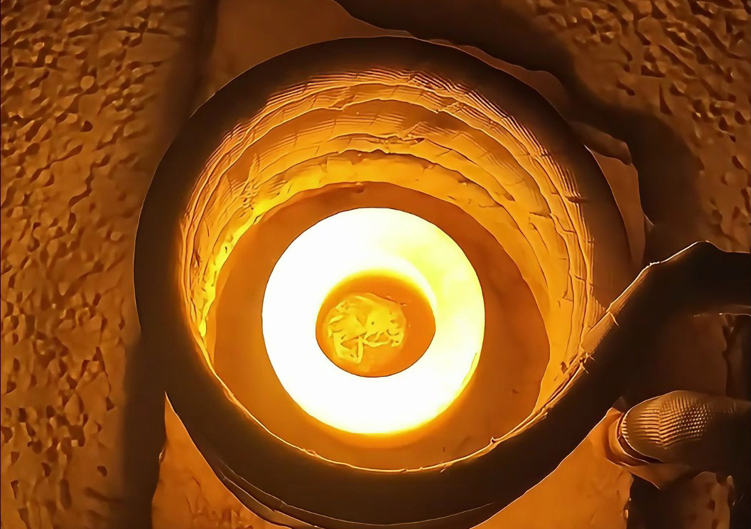 高頻熔金機(jī)震撼演示！黃金鉑金皆可熔，小型設(shè)備大能量