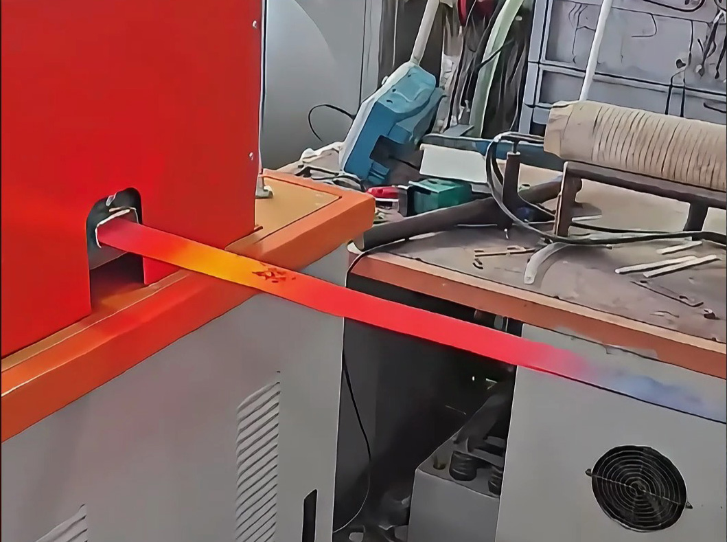 中頻鍛造加熱爐：連續(xù)加熱淬火退火一步到位！海拓鍛造爐重塑鍛打高效新標(biāo)桿