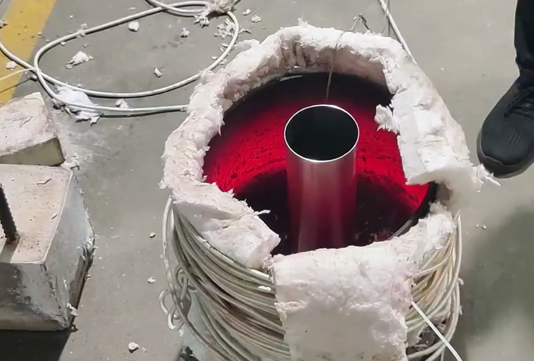 你以為發(fā)動(dòng)機(jī)配件熱裝配很麻煩？海拓感應(yīng)加熱設(shè)備一分鐘搞定！