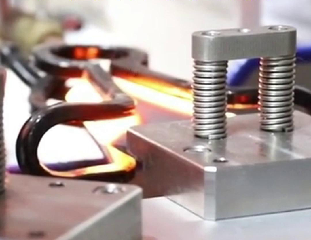 多功能淬火回火一體式自動化感應(yīng)加熱設(shè)備是一種高效、節(jié)能、環(huán)保的加熱設(shè)備