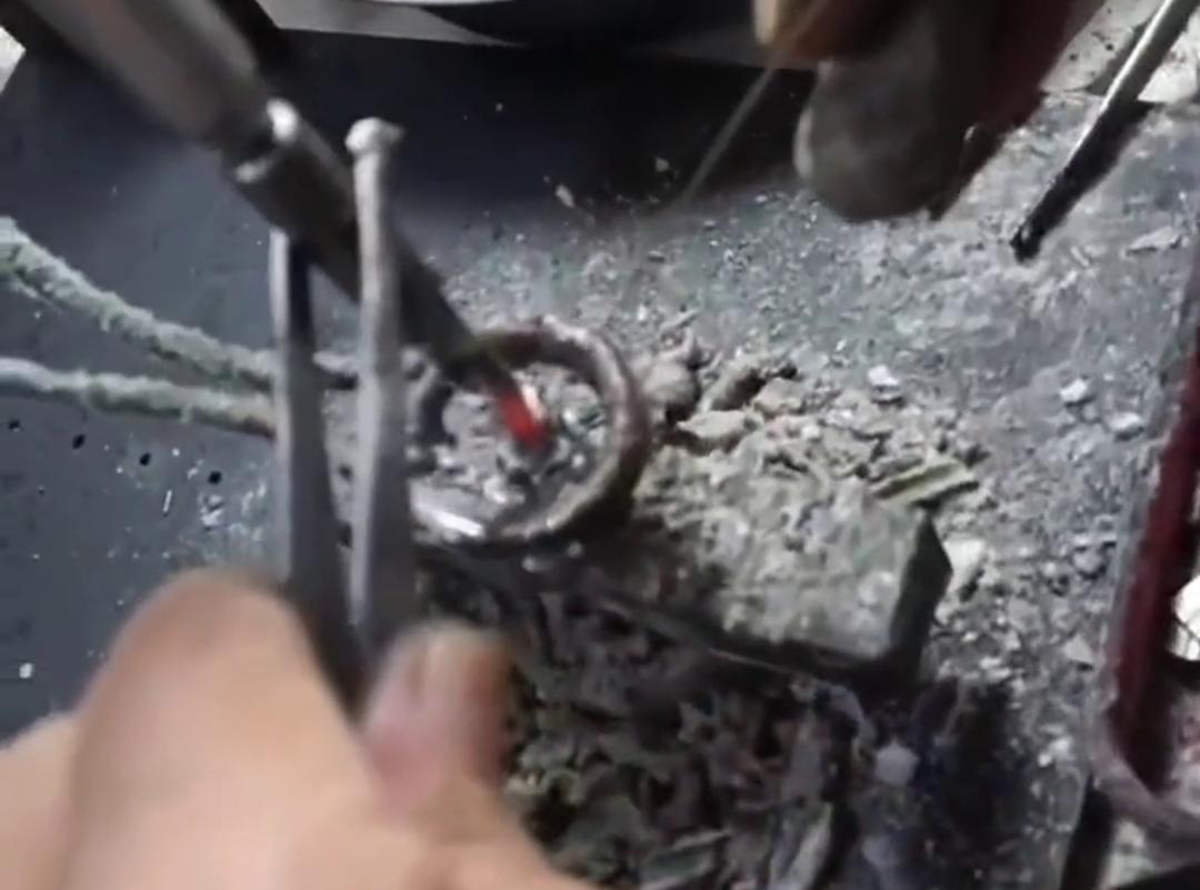 鉆頭鎢鋼合金焊接,采用高頻15KW焊接設備