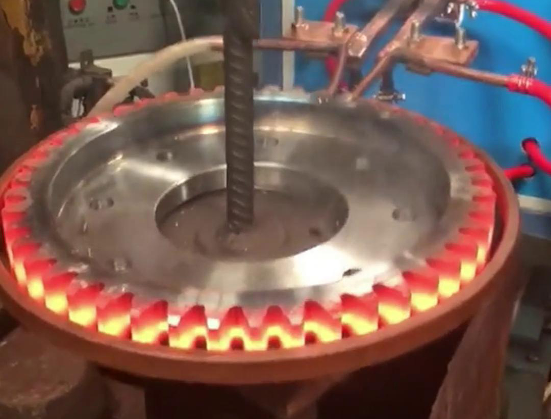 超音頻齒輪淬火提高齒輪的表面硬度和耐磨性,同時保持其內(nèi)部的韌性和塑性
