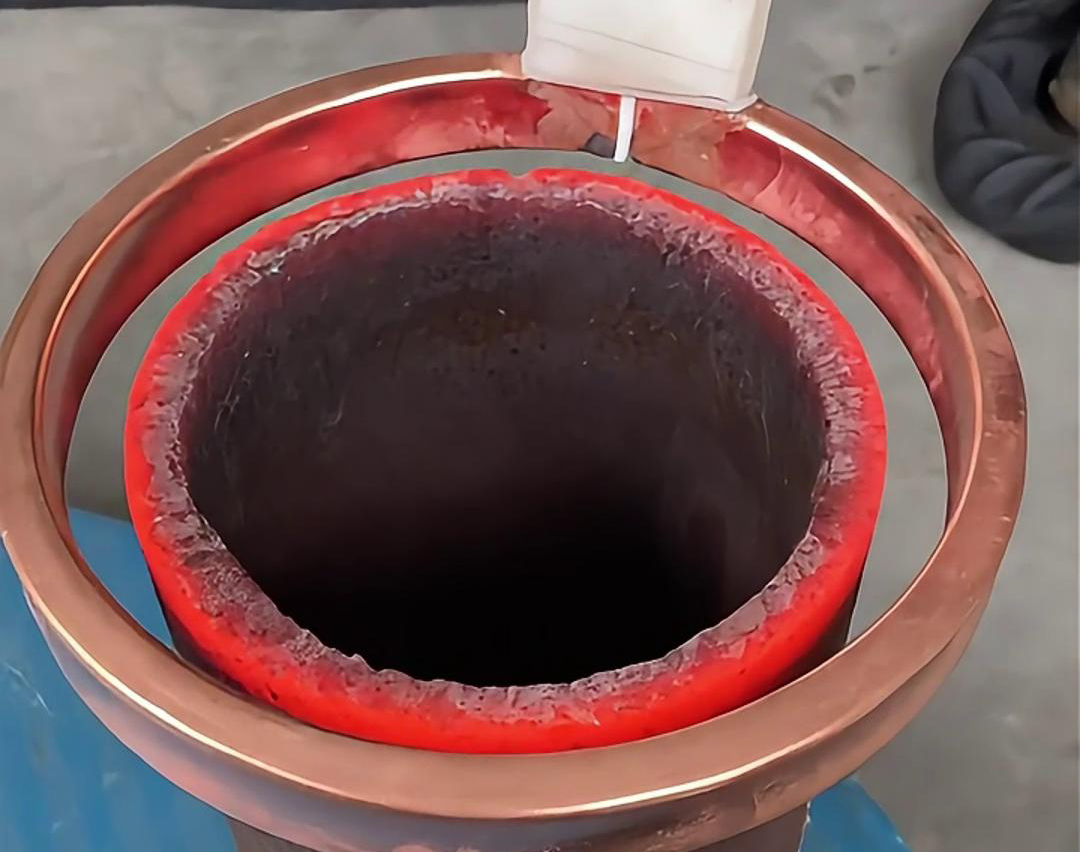 手持式高頻機用途廣泛，加熱焊接淬火退火是常用，熱裝熱配合也是常態