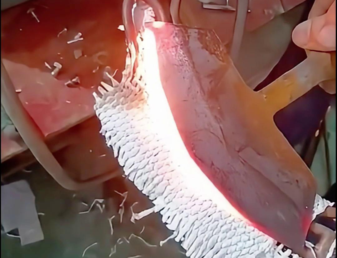 高頻淬火機應用于各種五金刀具、機械農具的淬火熱處理