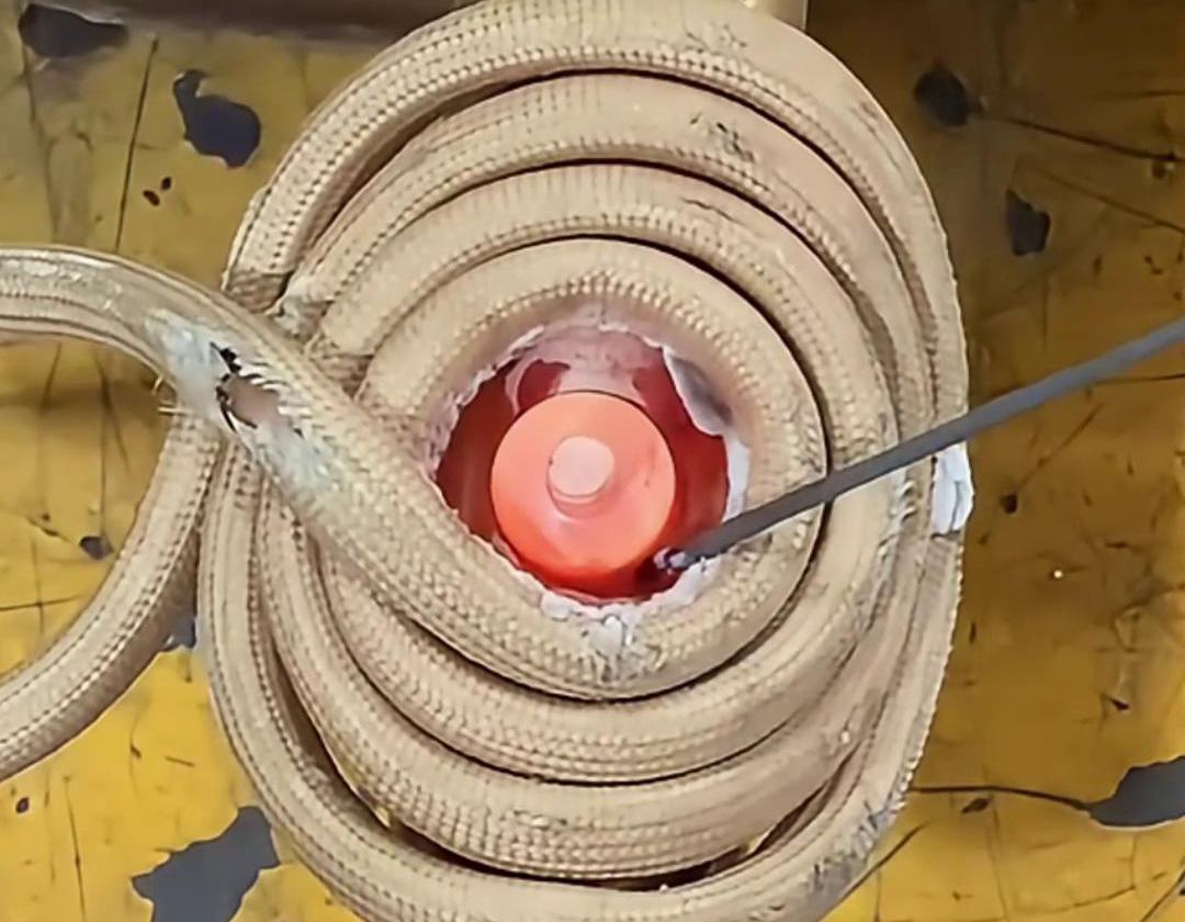 用高頻焊機給客戶是焊黃銅管件，焊縫飽滿美觀強度高不會虛焊