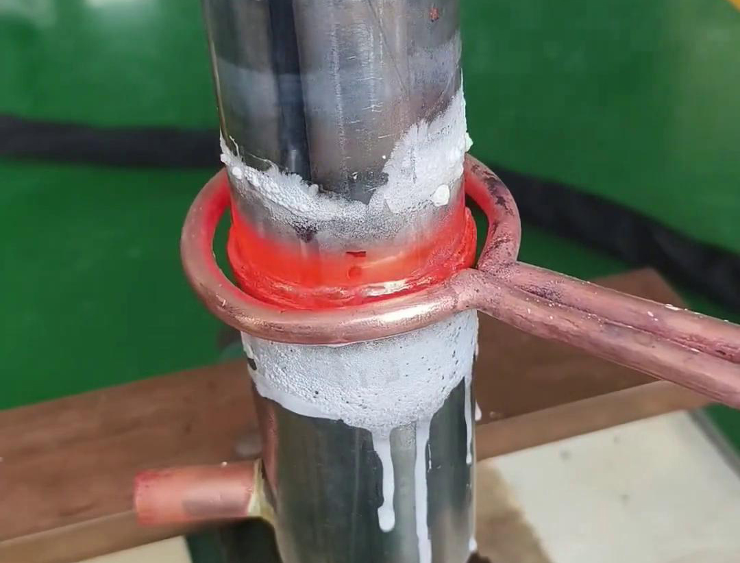 用手持式高頻焊接機去焊接不銹鋼管,它也是不銹鋼管焊接方法之一