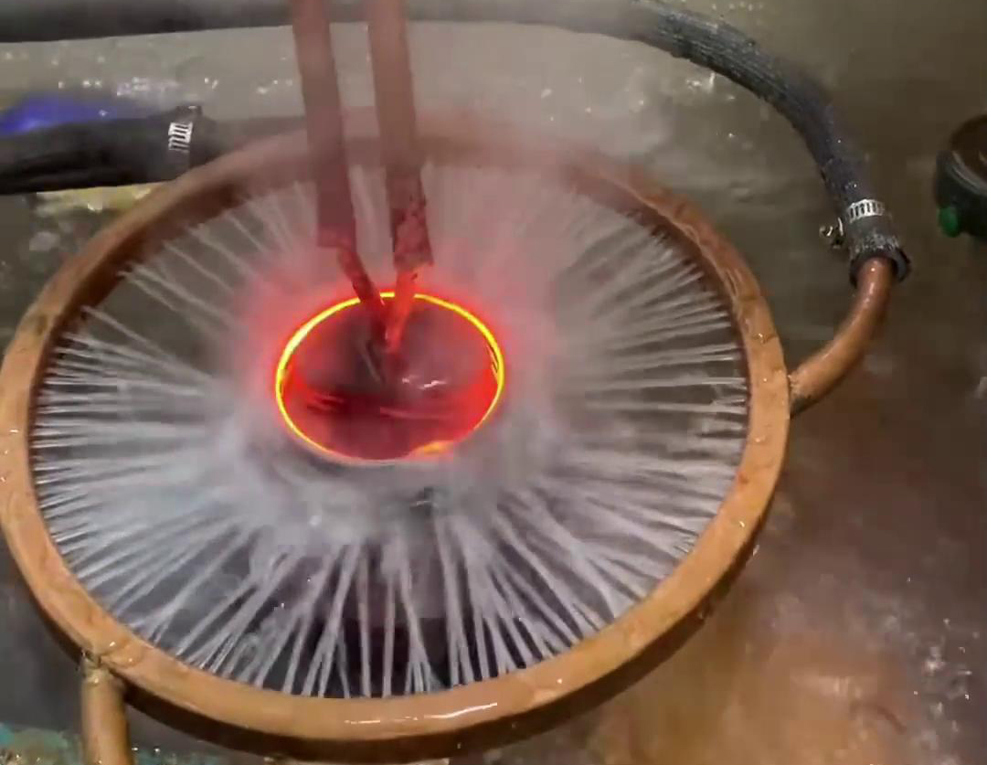 超高頻淬火機,只要三秒就可以對工件完成淬火熱處理