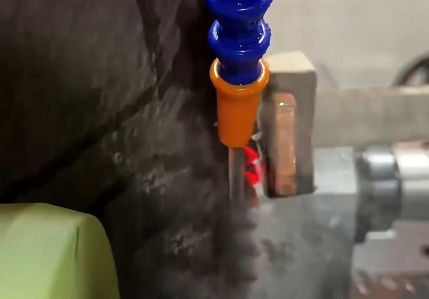 1.8米的大型鋸片鋸齒淬火熱處理數控高頻淬火機床試機演示