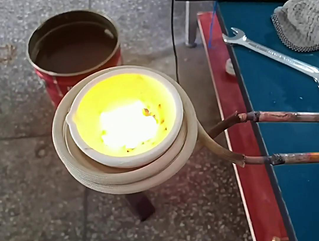 只要220V ，可以放在家里，店面里，學校和實驗室里使用的貴金屬熔煉爐