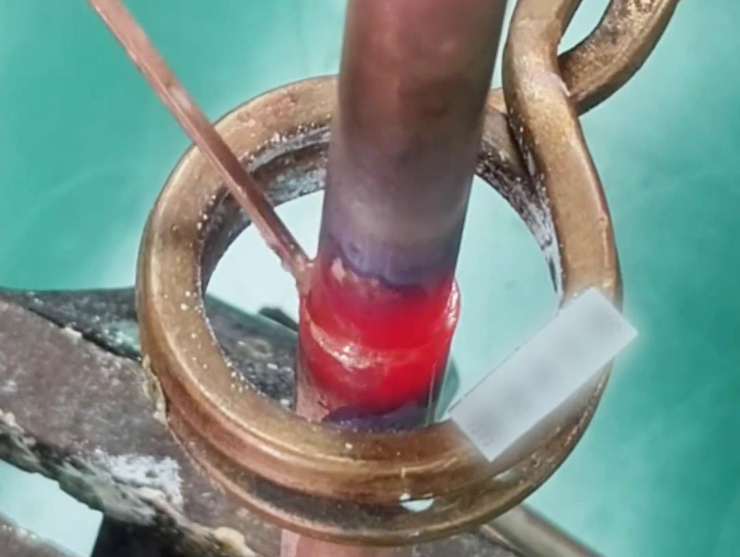 ?一臺機器就可以焊接各種規格的銅管焊接高頻機