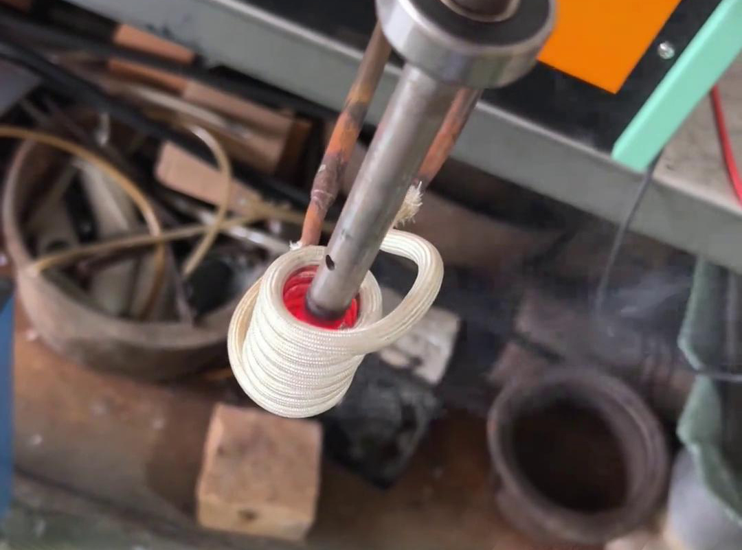 高頻加熱設備用在金屬加工、熱處理、焊接、熔煉等多個領域