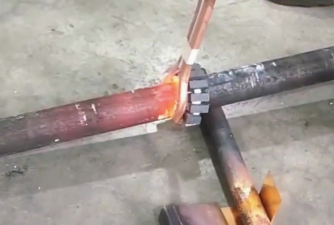 手持式高頻機(jī)由于其便攜性、多功能性和高效性，在金屬加工領(lǐng)域有著廣泛的應(yīng)用