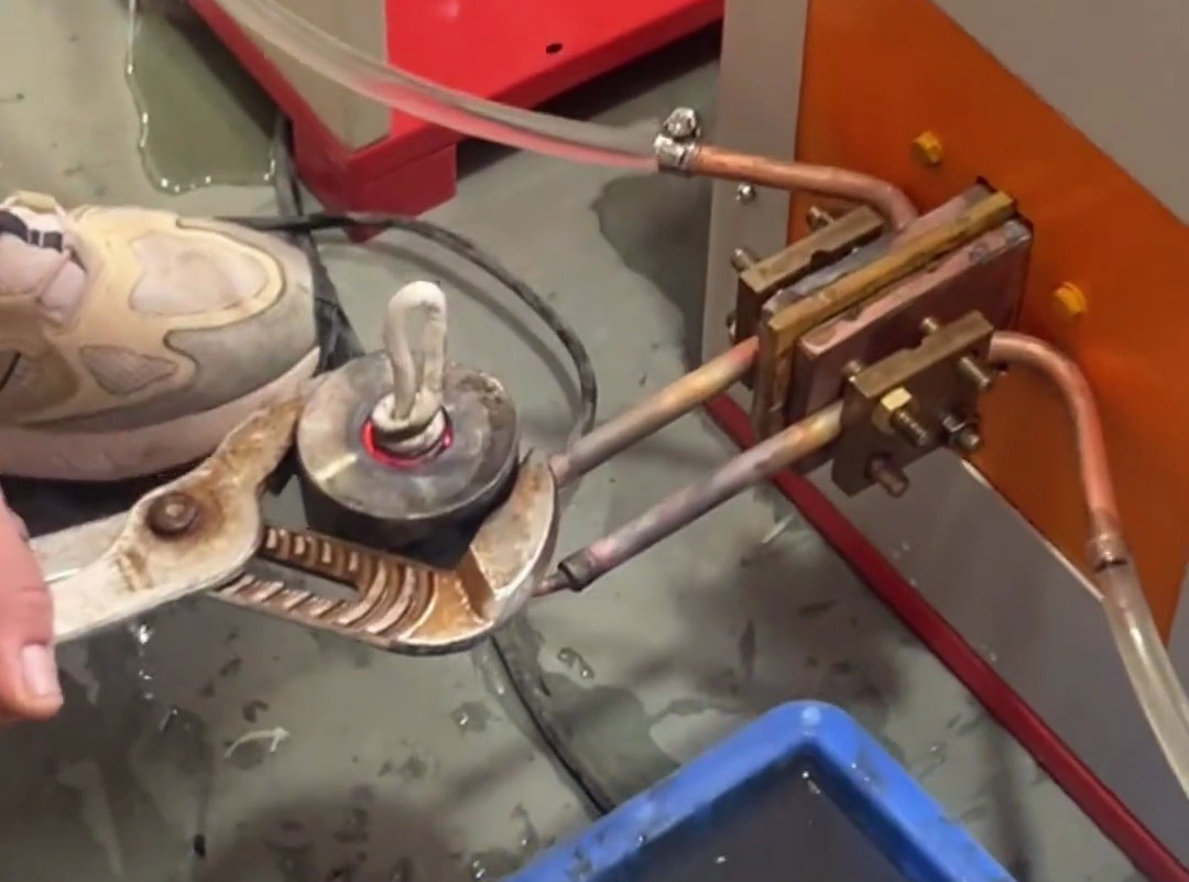 使用超高頻淬火機進行內孔淬火打樣