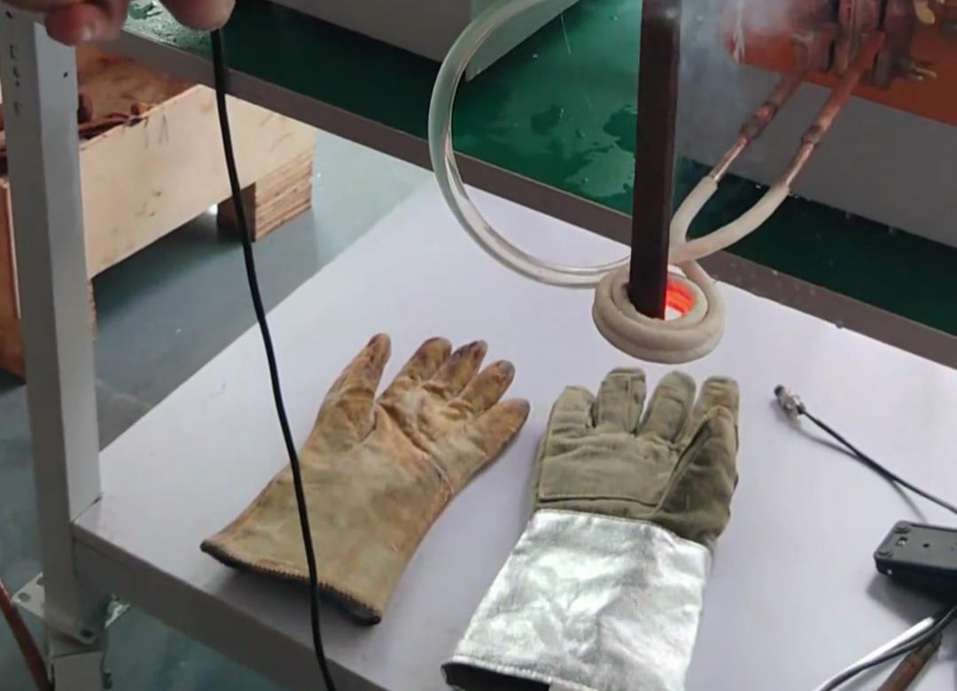 25KW型號的高頻加熱機用來做淬火、退火、焊接、熔煉等熱處理工藝