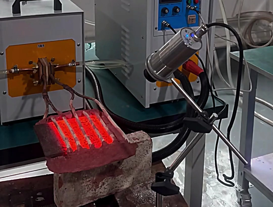 這款帶紅外溫控檢測的高頻感應加熱機，它支持最高正負5度的溫度控制