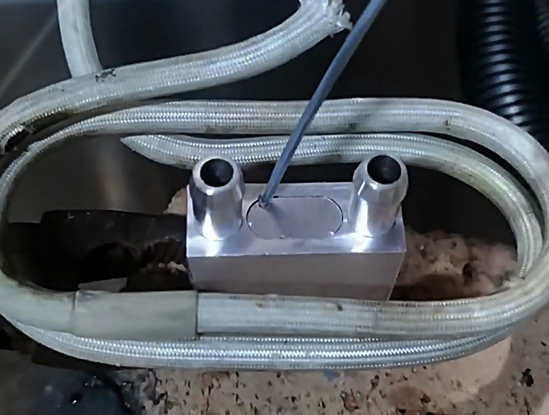 使用高頻焊機(jī)焊接鋁件，那么焊接鋁件就像喝水一樣簡單，簡單到有手就會