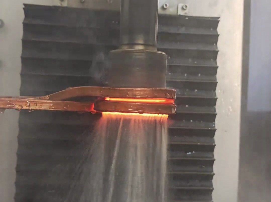 高頻淬火機床有多強,電機軸淬火全過程揭秘!硬度提升看得見