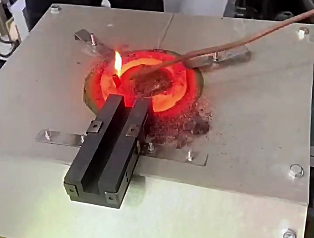 非標定制支持！海拓中頻熔煉爐如何滿足你的工業生產需求