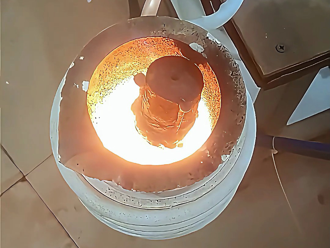 1公斤小型金屬熔煉爐，只要220V電壓即可使用