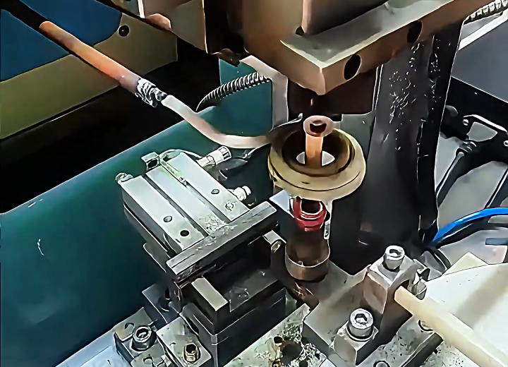 銀觸點(diǎn)高頻自動化焊接設(shè)備，支持多材料組合焊接及特殊工藝需求